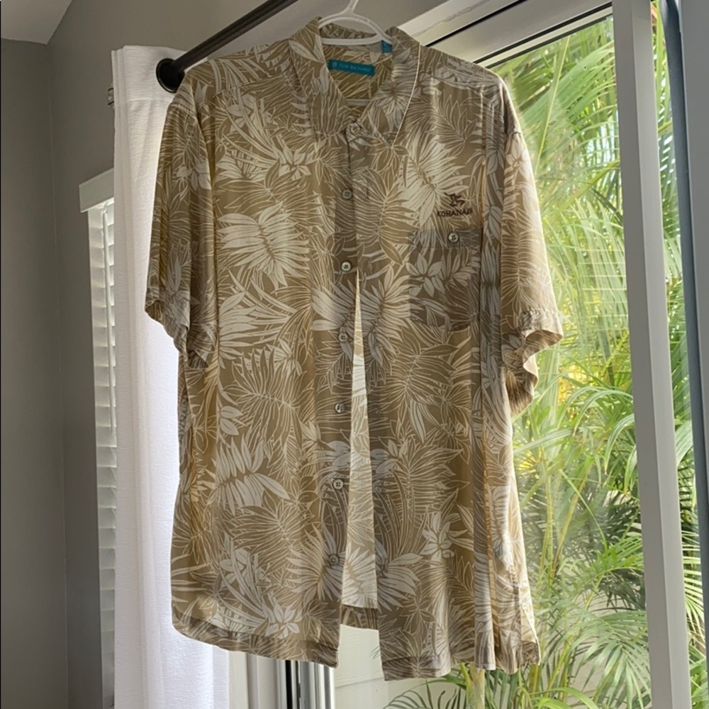 Tori Richards men’s collard shirt